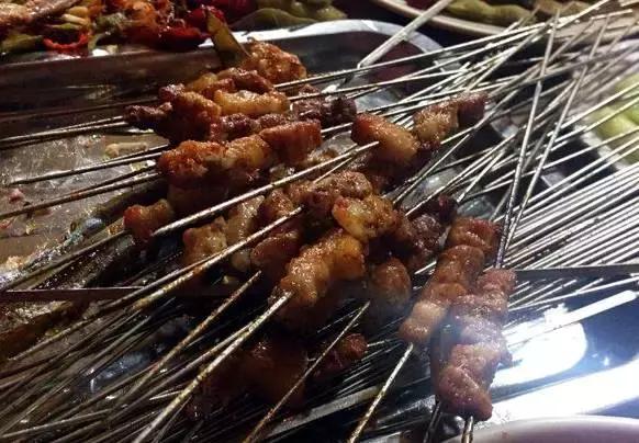 青岛美食探店台东撸小串,青岛撸串哪家好吃