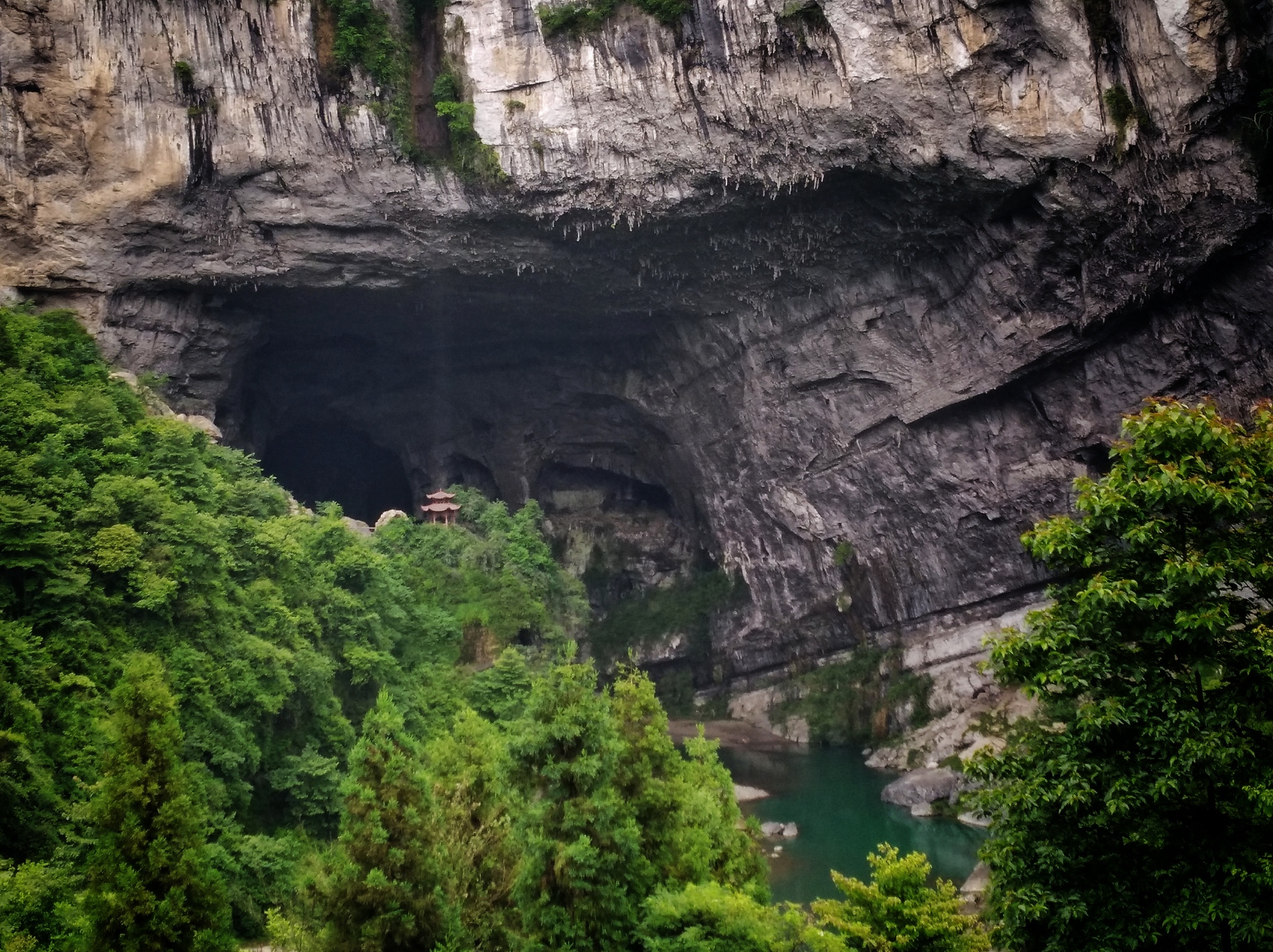 恩施大峡谷落石砸死游客,恩施大峡谷落石砸人