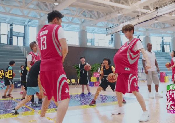 鹿晗喜欢的足球明星,鹿晗篮球球技