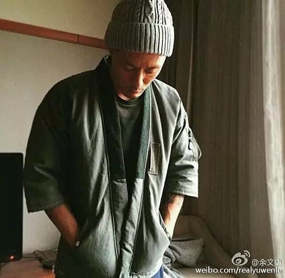 一把伞卖10万天价,一把伞卖七十万块