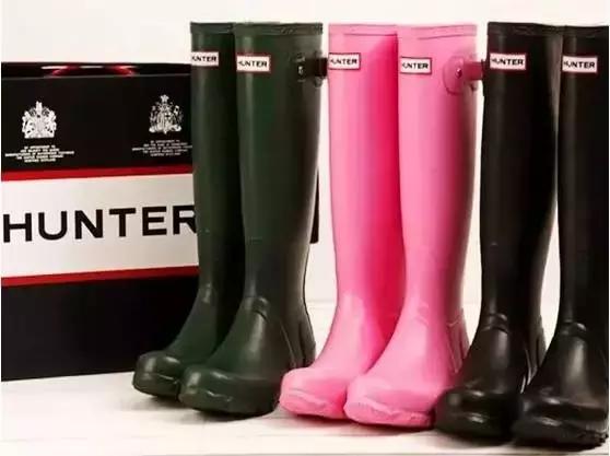 艾特扬州人，拜托！时尚的人都已经在雨天拗起造型了，你却还在躲雨