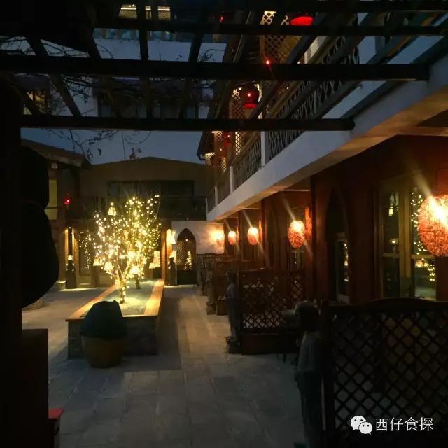 Bistro红墙小馆:繁星点点小酌处深幽院落瓦块鱼