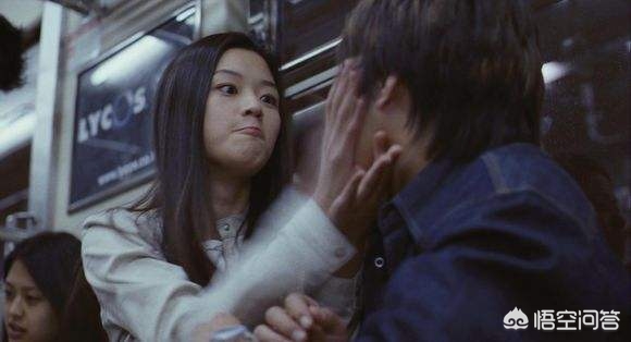 过着有钱人的生活,有钱人过着纸醉金迷的生活