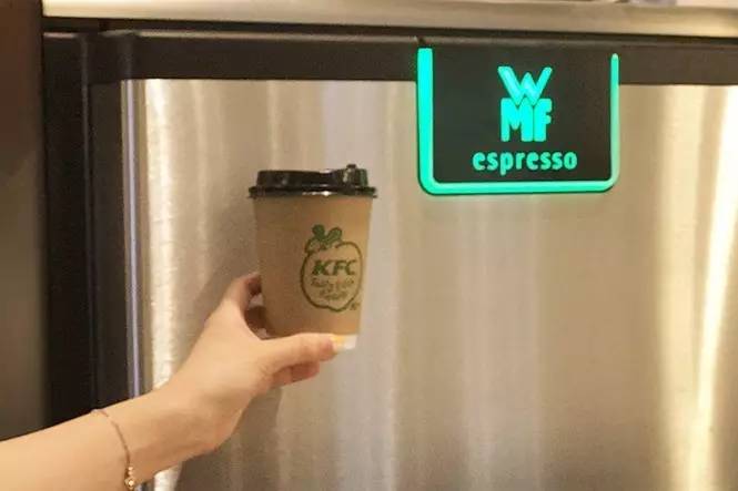 全国首家！能喝啤酒的绿色KFC你101%没吃过！热压帕尼尼、北美甜薯条……KPRO餐厅，要被挤爆啦！