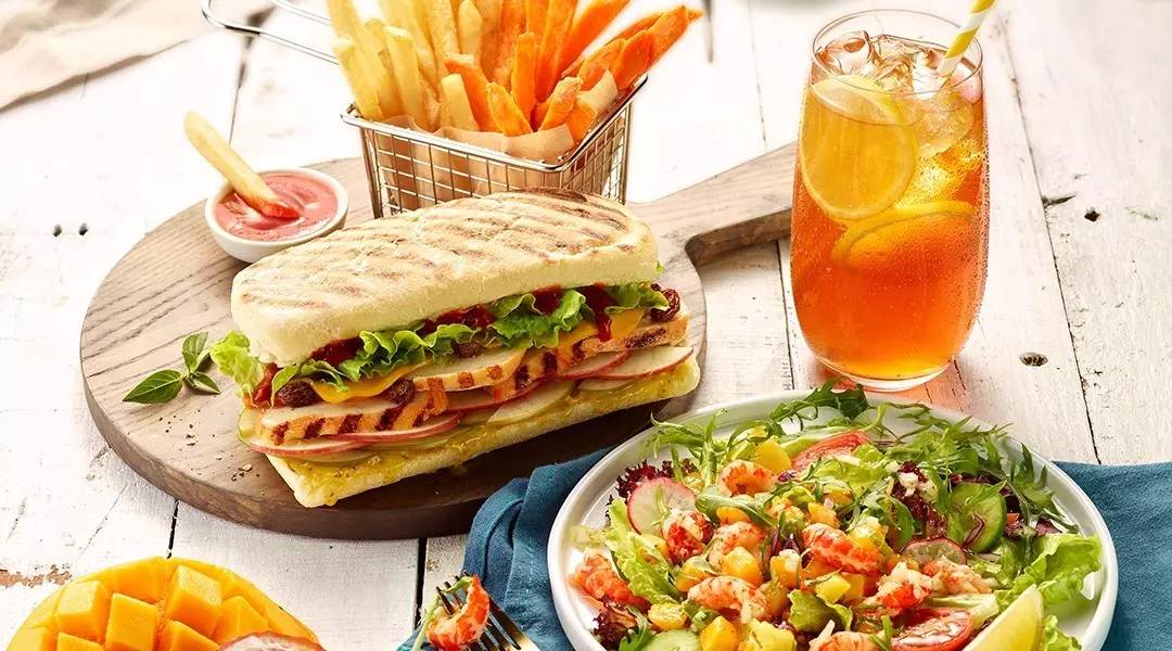 全国首家！能喝啤酒的绿色KFC你101%没吃过！热压帕尼尼、北美甜薯条……KPRO餐厅，要被挤爆啦！