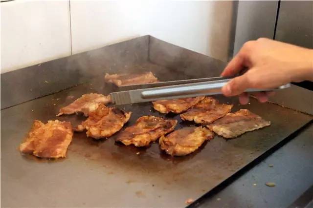 一碗不正经的肥牛饭,下班去哪吃