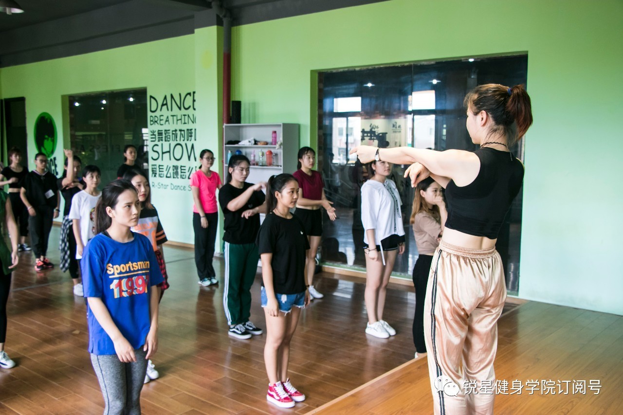 掌握爵士舞6大入门秘笈，零基础一样可以freestyle！