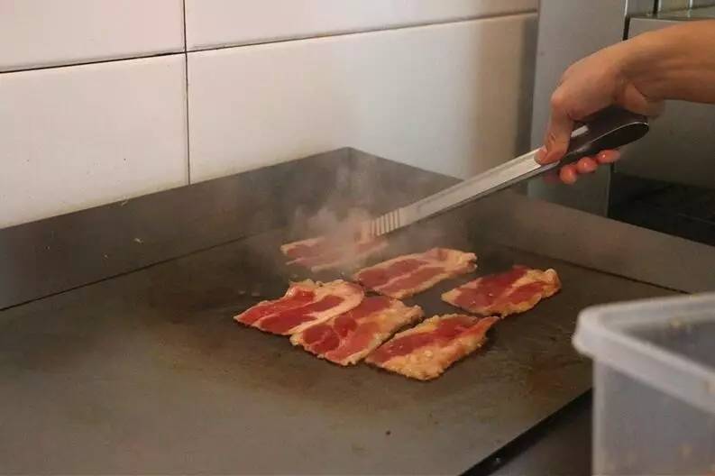 一碗不正经的肥牛饭,下班去哪吃