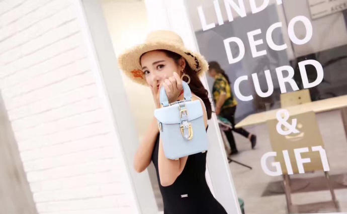 谁劝我都不好使,今夏就爱相机包!