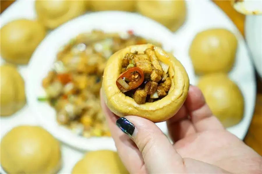 蒙眼用剪刀做面，服了！这么牛X的店居然系佛山的10年老字号！东家好吃才是硬道理！