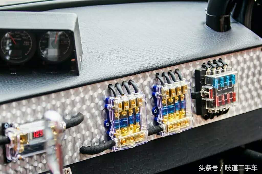 爆改五菱不算啥，氮气加速的捷达来虐他