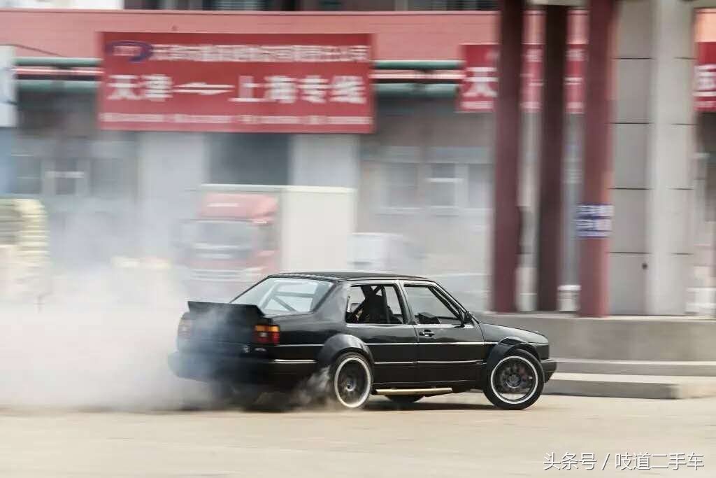 爆改五菱不算啥，氮气加速的捷达来虐他