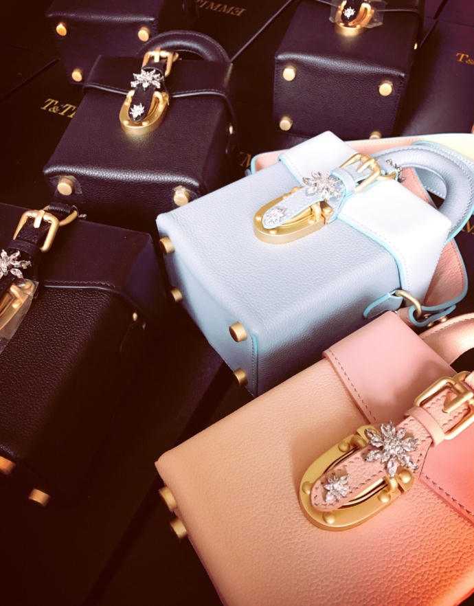 谁劝我都不好使,今夏就爱相机包!