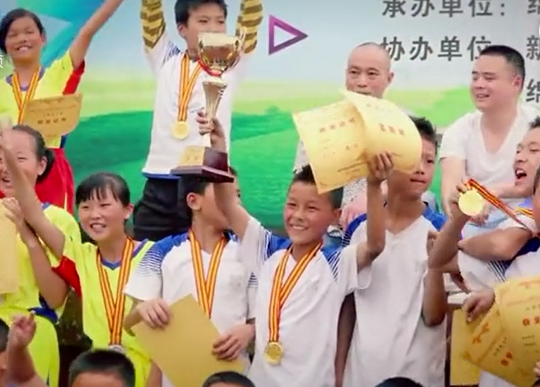 废旧轮胎陪孩子锻炼,废旧轮胎练体能