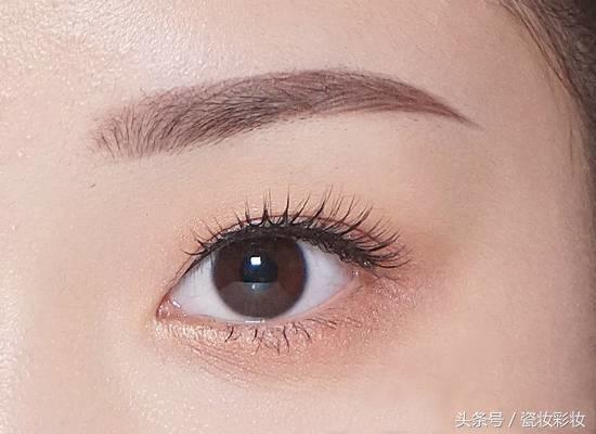 眉毛画粗一点显脸小,眉毛画细点是不是显得眼睛大