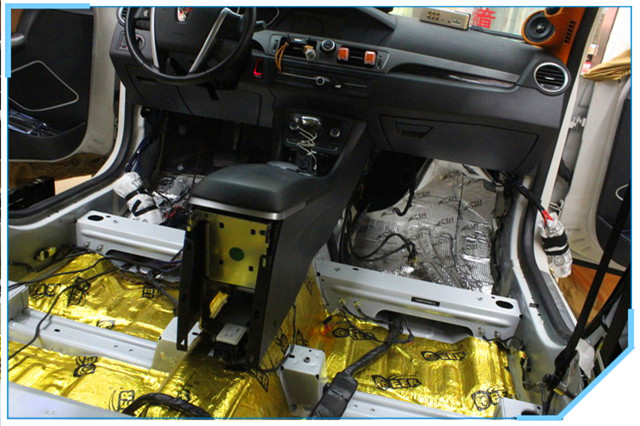 上海音豪汽车音响改装,荣威550隔音条安装