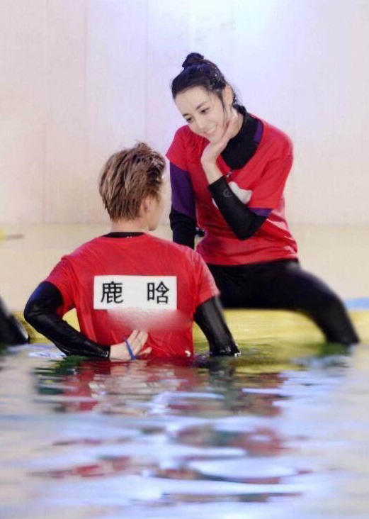 鹿晗选择踢足球,鹿晗说和热巴一起去看足球