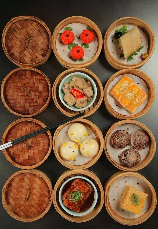 一天吃四五顿饭不长肉才怪,一天吃四顿不胖都不行