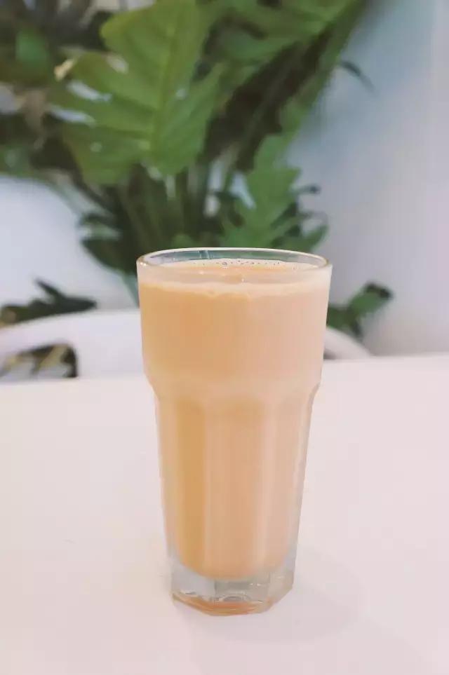 全武汉的轻食店就他任性，开在都是五金店的*意民**一路，竟然生意爆棚，什么来头？