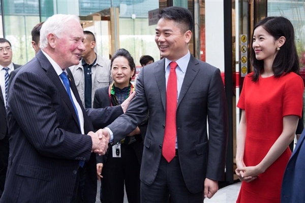 马云危险了？京东联手加拿大宣战天猫！