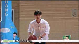 HALU哈鲁约吧大明星鹿晗*防队消**测评获优投球也是帅气十足鹿晗耿直问题被赞可爱