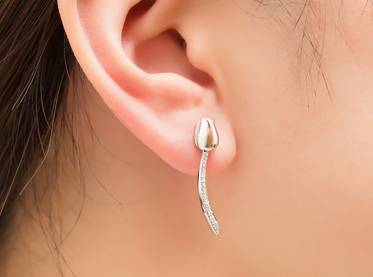 为什么有些钻石看起来大却便宜,为什么钻石比铁硬