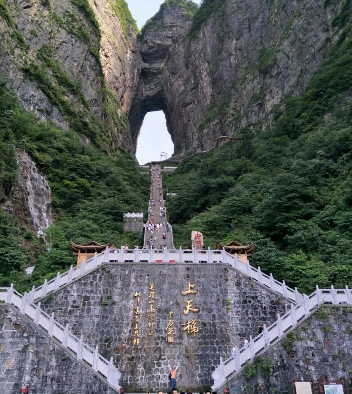 长沙到张家界天门山凤凰古城,长沙去凤凰古城先到张家界的路线