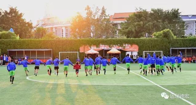 缅甸打足球的男人,缅甸人踢足球视频