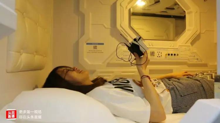 上周你错过的精彩直播｜辽宁舰离岗民众惜别、“抗打王”回乡“找打”追忆往事、南宁交警通宵查车……