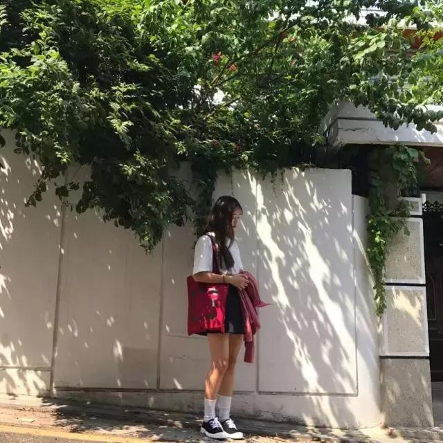 面部表情尴尬僵硬不自然怎么拍照,一拍照肢体就僵硬就尴尬