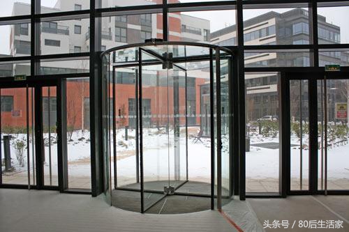 大东区定制三翼旋转门厂家,水晶门旋转门