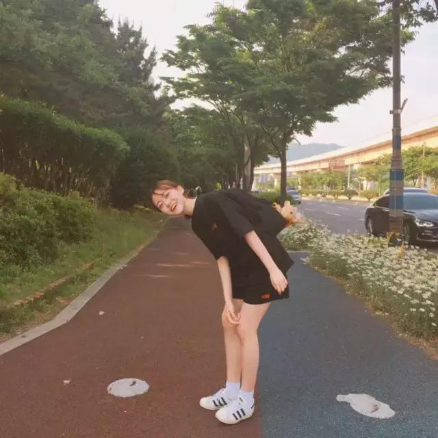 一拍照表情动作就扭曲,一拍照就紧张脸部僵硬