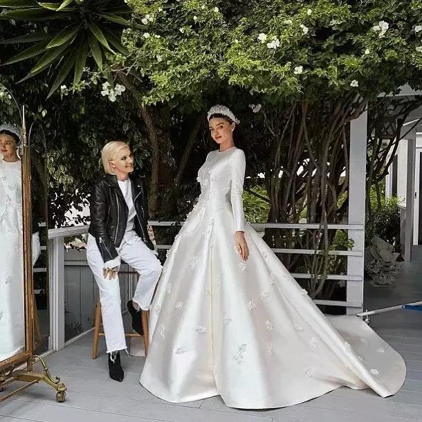 米兰达可儿大红礼服,米兰达可儿二婚姐弟恋