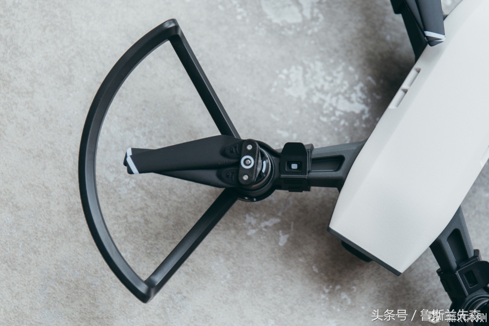 大疆精灵航拍机,大疆晓对比大疆精灵3
