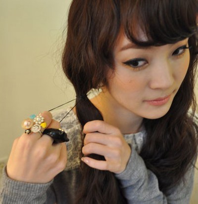 干练简约花苞头扎法教程,长直发凌乱花苞头扎法