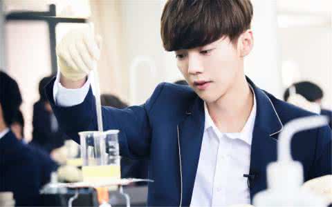 鹿晗离开奔跑吧的原因,鹿晗为什么是傻狍子