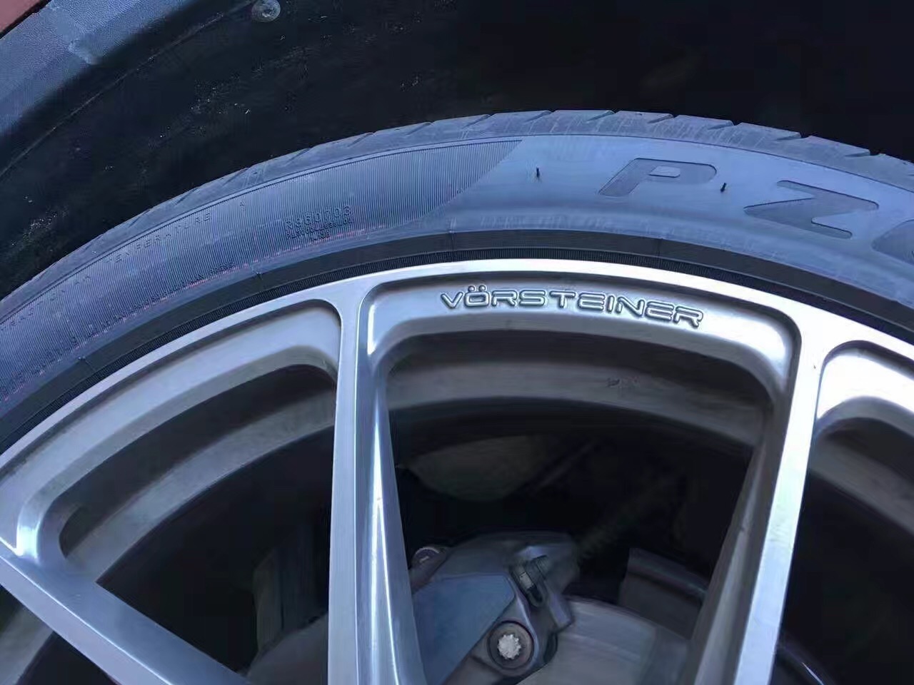 你的家车改了没买菜车保时捷卡宴升级21寸大V轮毂加哈曼EVO宽体包围，猜下改了多少钱