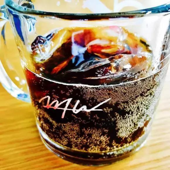 下次去日本请帮我代购一箱可乐,谢谢