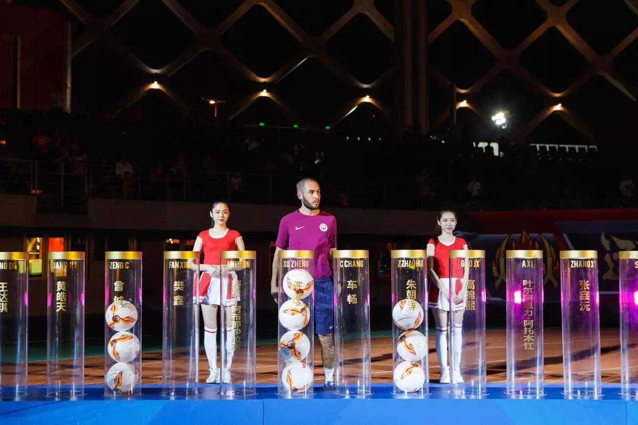 组个民间球队,挑战英超豪门劲旅,结果出乎意料!