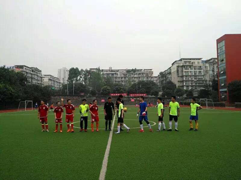 看足球运动员颜值,看见中国队出场小孩子激动