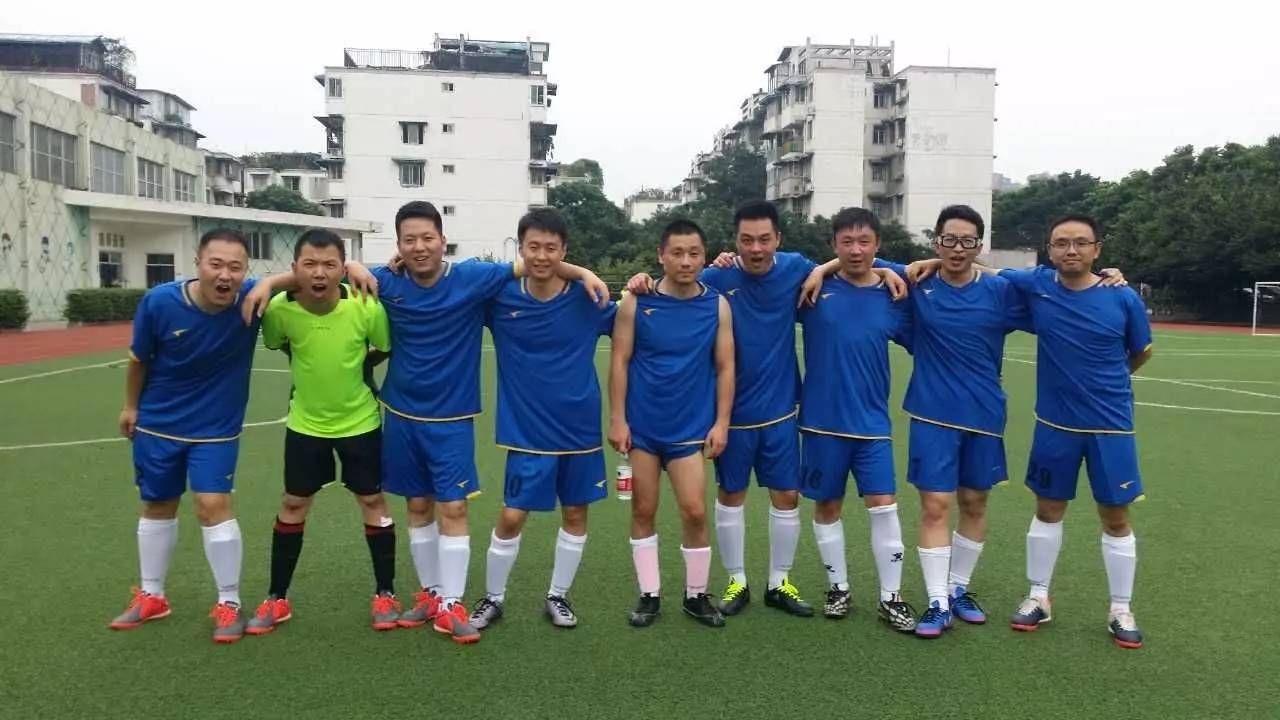 看足球运动员颜值,看见中国队出场小孩子激动