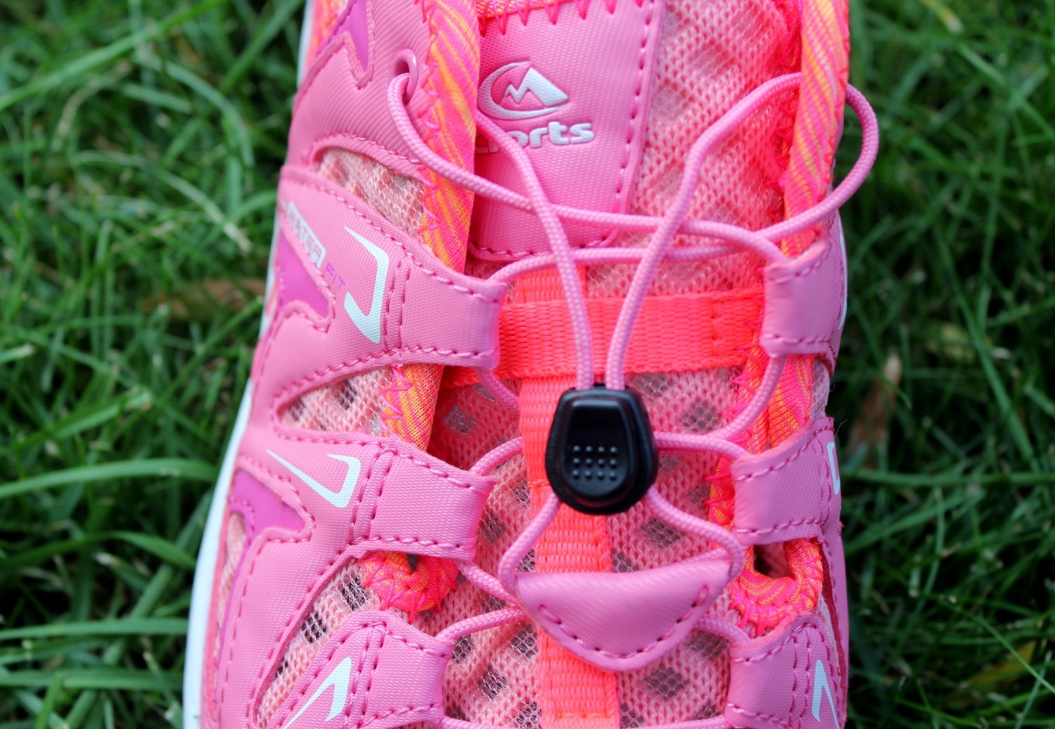 感受一份属于我的清凉——洛弛红Clorts户外溯溪鞋3H027D体验