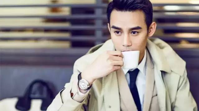 贝嫂穿的鞋子,贝嫂的小白鞋