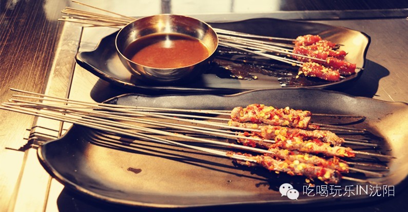 滋滋烤肉香、最毕胖猪蹄，长白釜家烧+烤店已经燃爆朋友圈！免费试吃你来不？