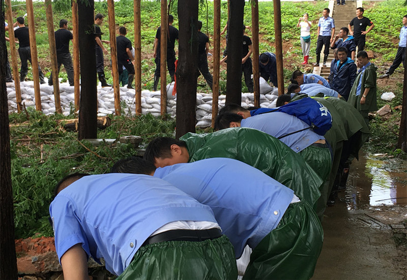 监狱民警的感人故事,微故事警察