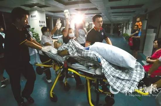 美国游乐场流星锤空中解体致1死7伤，刺激背后的隐患到底有多少？