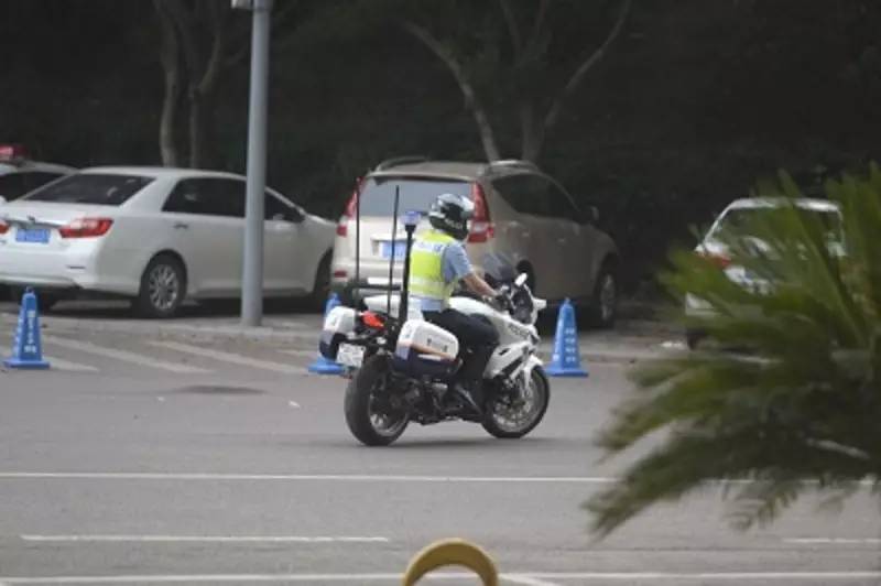 战高温民警,战高温斗酷暑保平安