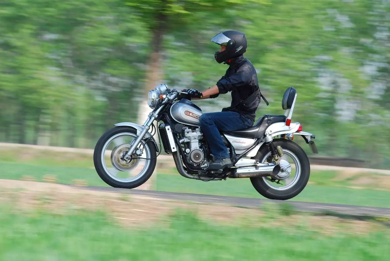 关键时刻——摩行意外发生时的自救举措