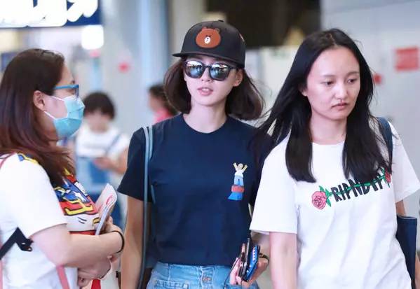 周冬雨模仿倪妮和刘诗诗黑白天鹅,周冬雨含情脉脉