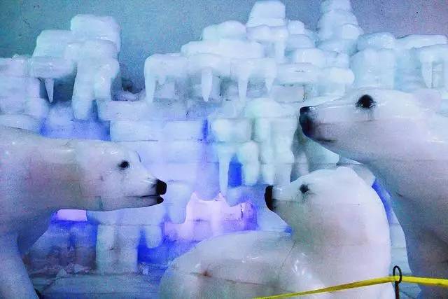 它被称作天上王城，更有中华第一崮美名，薄雾氤氲景色迷人